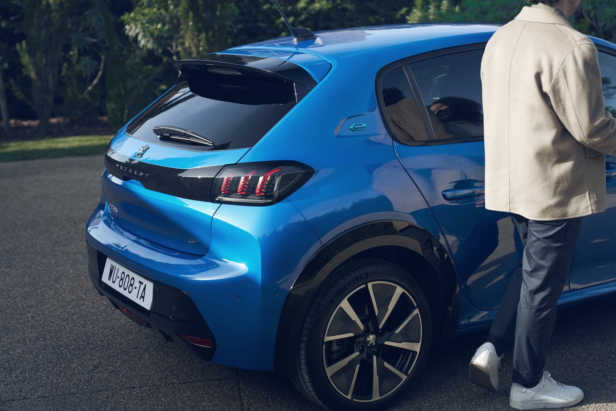 TalleresColchon's tweet photo. Ríndete a los encantos del #FullElectric #Peugeot208
📍 Calle Caraza, 33
💻 https://t.co/NiXcqhZd3i
☎️ 956 40 00 14
📩 info@peugeotchiclana.com https://t.co/GDjd36xbOS