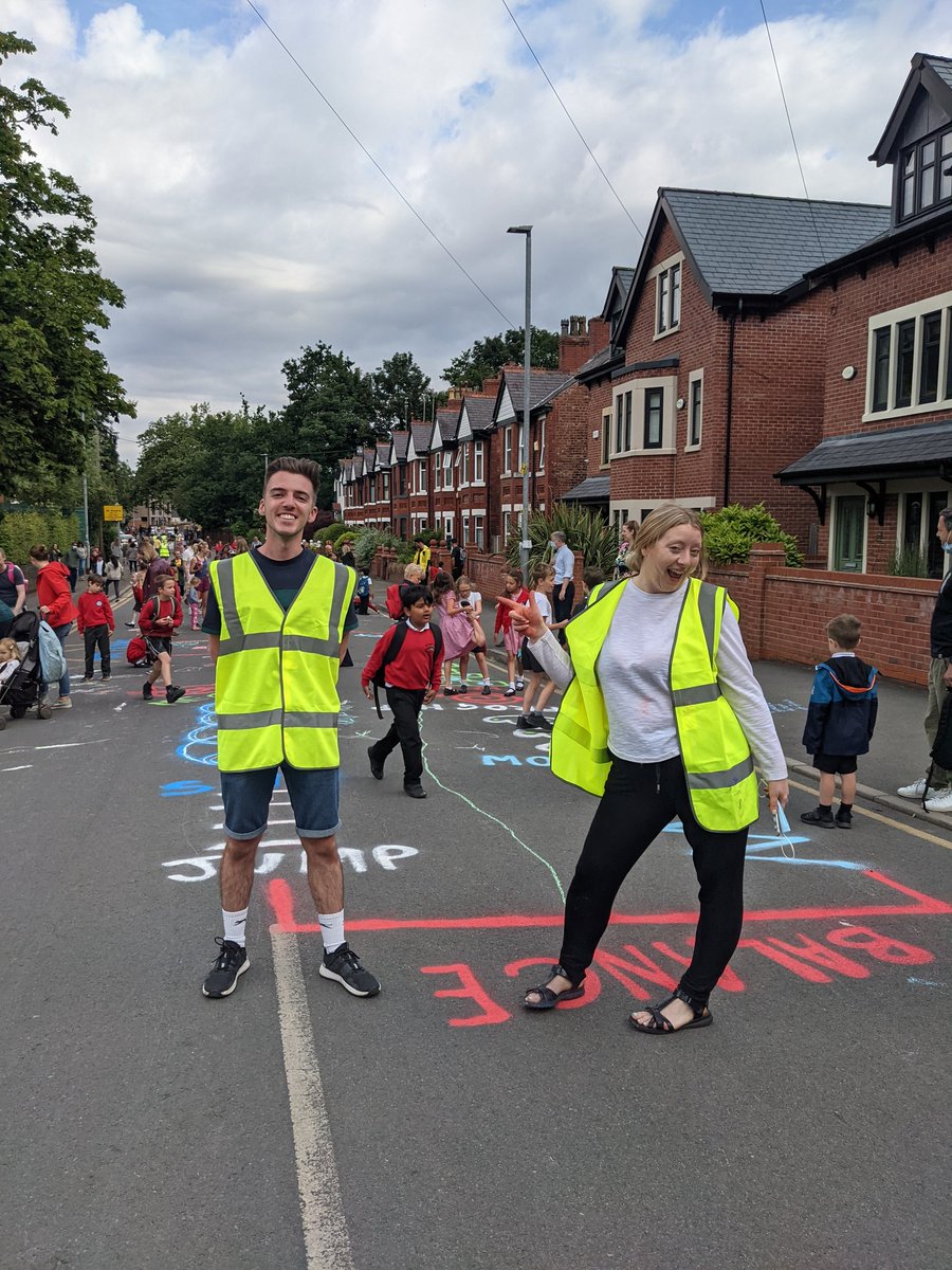 A year ago since climate action week in #chorlton. Multiple schools had #schoolstreets during week of collaborative action. <a href="/BrookburnP/">Brookburn Primary</a> since been named a <a href="/OfficialTfGM/">Bee Network</a> #schoolstreet school- we're gearing up to the 6 month trial from Sep, with 3 more closures planned June/July!