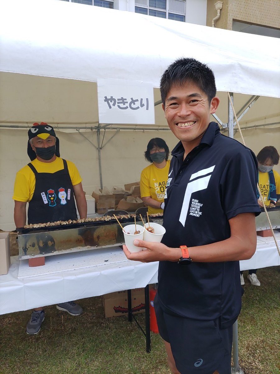 kawauchi2019's tweet photo. #JAL #向津具ダブルマラソン のフィニッシュ後には、 #長門市 名物の焼鳥と鶏鍋を #inゼリー と共に速やかに補給。

さらに大津緑洋高校が販売していた「まるっと！べじもりバーガー」も。

テリヤキソースの美味しい大豆ミートバーガーで13時前に完売するほど人気でした↓
https://t.co/Yu21XzVqXv https://t.co/VHHmBtM5RF
