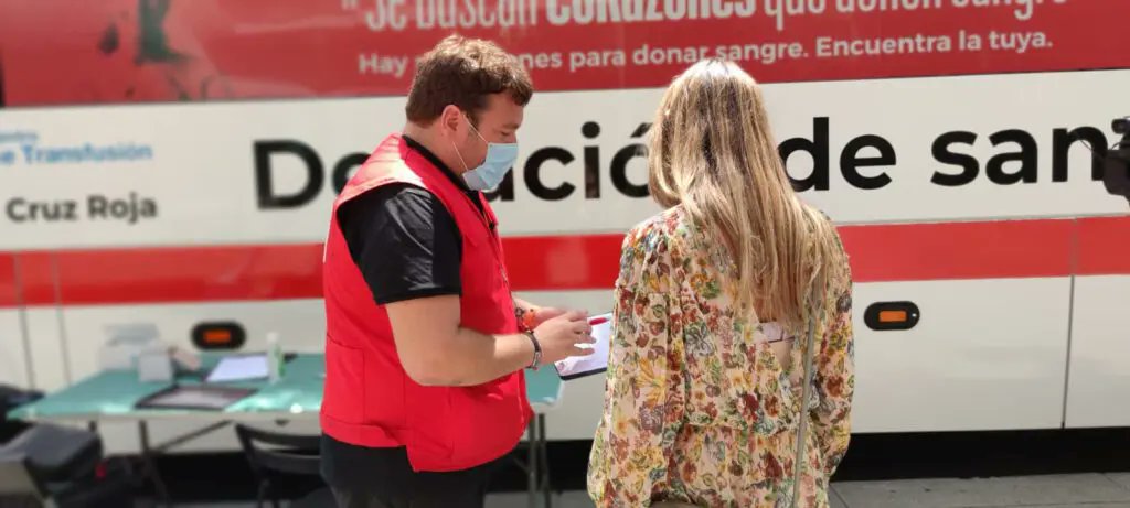 Celebramos el #DíaMundialdelDonanteSangre🩸, con un vídeo reportaje muy especial sobre el día a día en la Unidad de Extracción de Sangre de <a href="/DonasangreCruzR/">Cruz Roja Donación de Sangre</a>.

Gracias a su labor, y la #solidaridad de los donantes, se salvan miles de vidas❤️.

Dentro vídeo👉bit.ly/39nCaMu