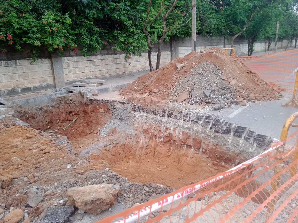 BangaloreRepair's tweet photo. Yes @BBMPCOMM @chairmanbwssb dig it up and create the morning chaos for office goers
Location: Harlur Road
#WorkFromOffice #RepairBangalore https://t.co/10pOcFo6z0