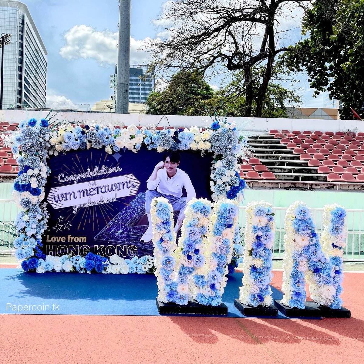 Papercointk's tweet photo. Win Metawin Graduation day 👨🏻🎓
@winmetawin
Thanks for support Hongkong fans
Money use 40,000 baht
Line : @papercoin.tk (with @)
#wingraduationday #winmetawin #papercointk #moneycake #moneybouquet https://t.co/xb4yjcTYXe