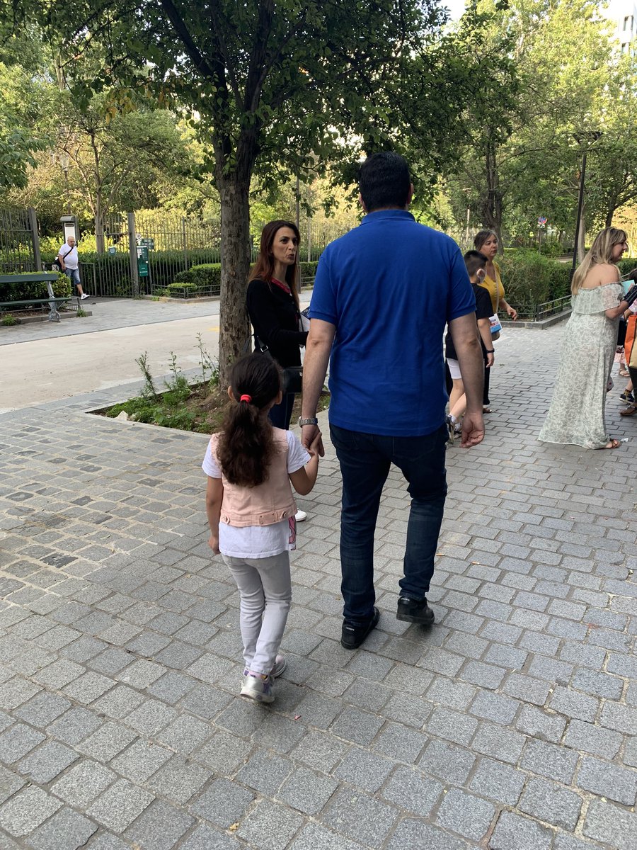 Tractage matinal avec ma suppléante <a href="/FatimaHachem75/">FH</a> à l’école Balanchine 🏫 
Un très bon accueil des parents d’élèves et des échanges enthousiastes sur nos propositions pour l’école !
#Paris13 #Ensemble #legislatives2022