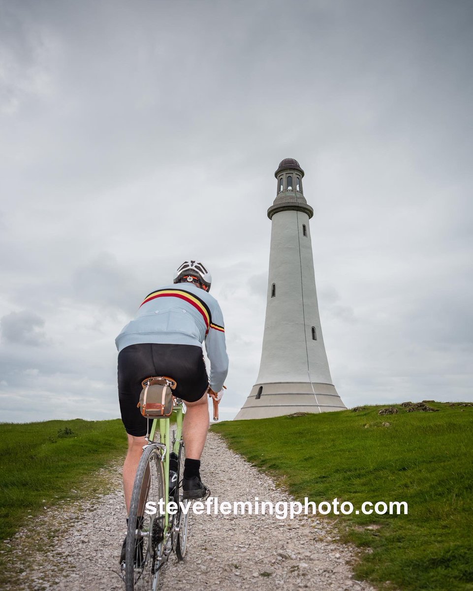 SteveFlemingM9's tweet photo. The challenge of riding the Hoad gravel track, @SportiveLakes Veloretro #gravelcyclingshots #gravelcycles #gravelride #vintagecycling #veloretro #hoadmonument #ulverston https://t.co/GHHBdwEVA8
