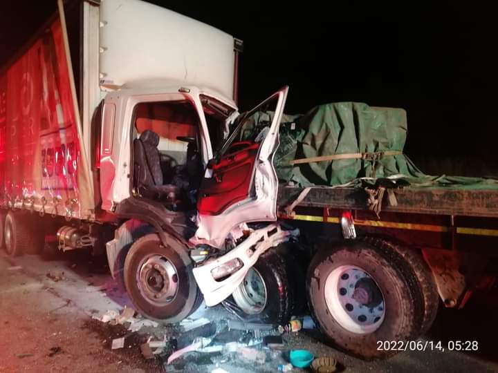 VhembeO's tweet photo. TRAFFIC ALERT | TRUCK ACCIDENT ON THE N1 YSTERBERG
YSTERBERG : A Truck accident has been reported on the N1 at Ysterberg.
One lane is currently open for traffic.
#VhembeObserver https://t.co/oGWxcgcxnb