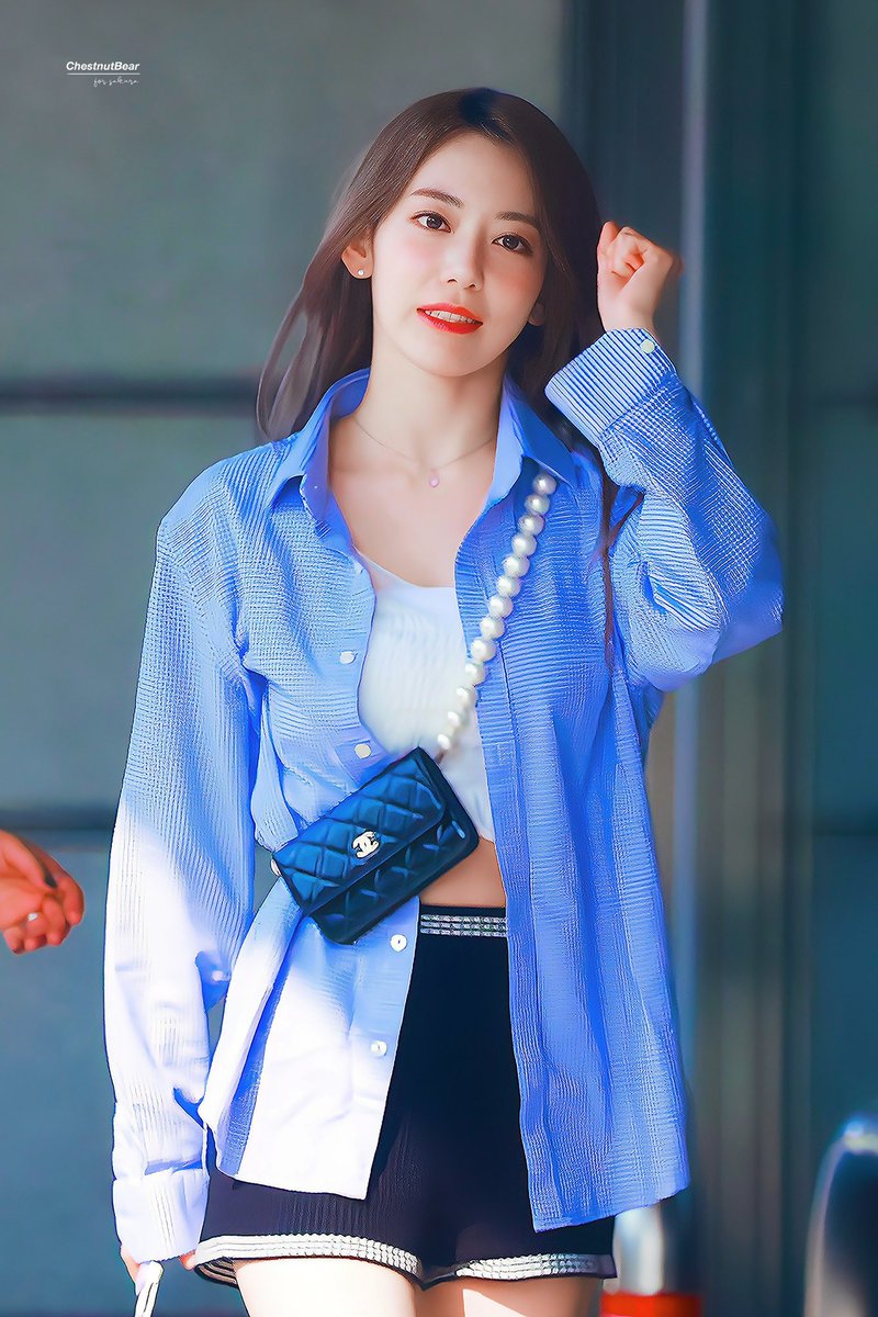 Chestnut_1022's tweet photo. 220603 출근
블루 꾸라짱!!

#사쿠라 #꾸라 #르세라핌
#Sakura #LE_SSERAFIM https://t.co/FNdeRzeS1y
