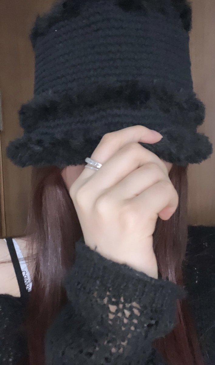 aespasbbl's tweet photo. [220614] 3:50PM KST: 🌙 

- +2 📸
- cat valentine but my inner jade west can’t be stopped https://t.co/qogqbcTIEV