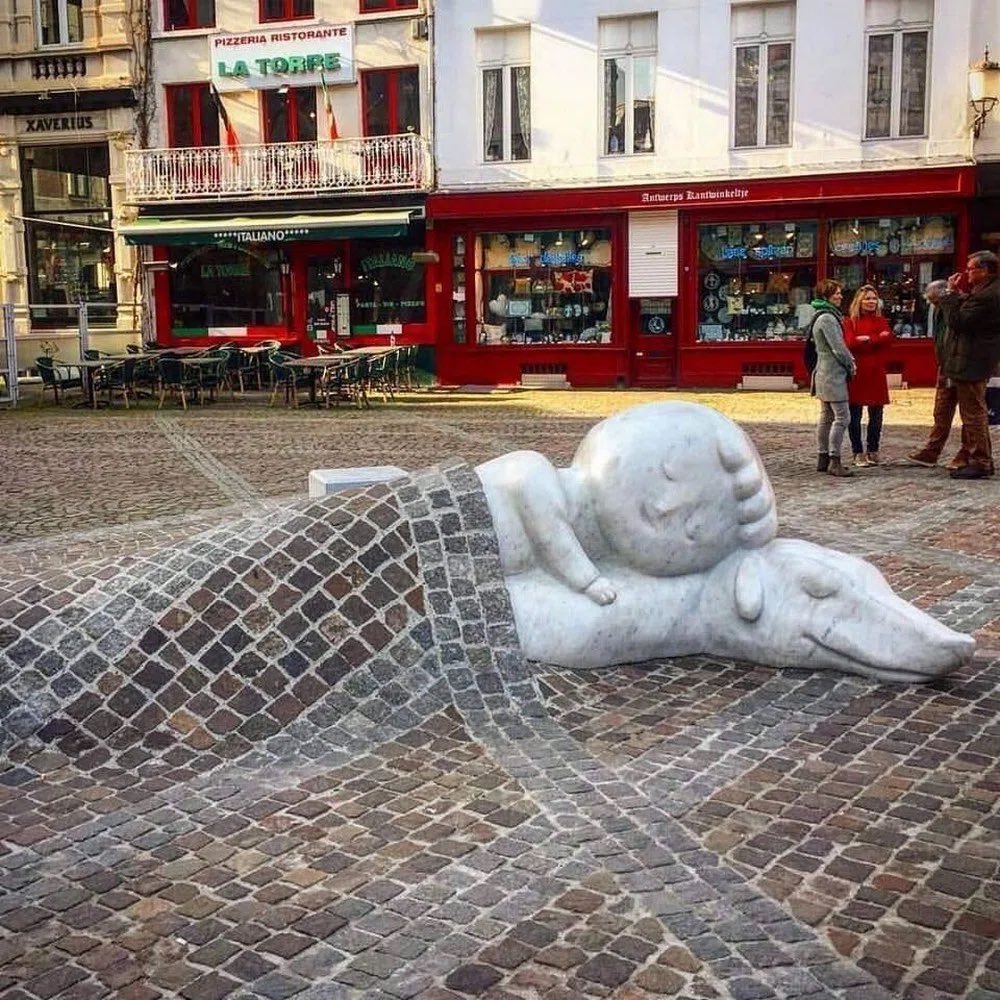 YedaiJamao's tweet photo. La escultura de Nello y Patrasche en Amberes es de lo más dulce que puedes encontrar en cualquier calle del mundo. https://t.co/prshMarNc1