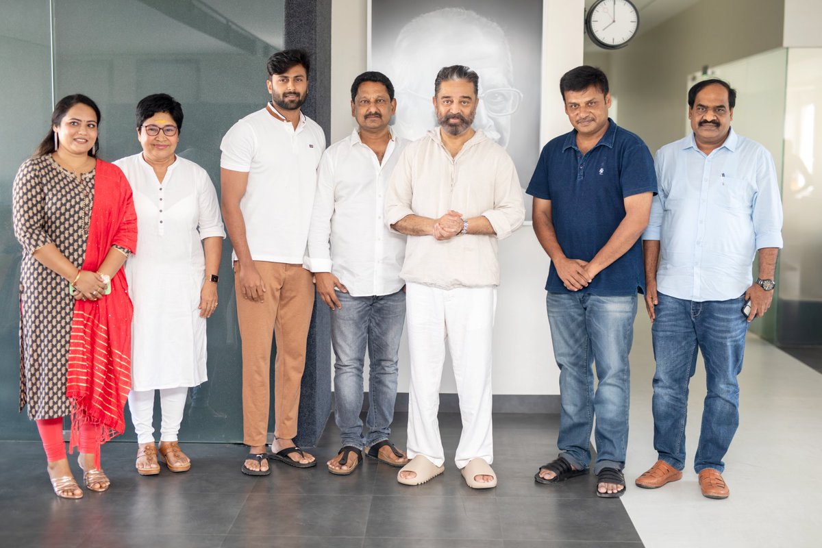 i_amak's tweet photo. Surreal moment !! God blessed me to meet our #andavar #ulaganayagan Kamal sir 🤩

Thanks to Akbar sir and Ravindran sir for this wonderful opportunity 😇🙏🏻
#sembi #grateful

https://t.co/6lOwxjOFKh https://t.co/pw6rlp2Kmx