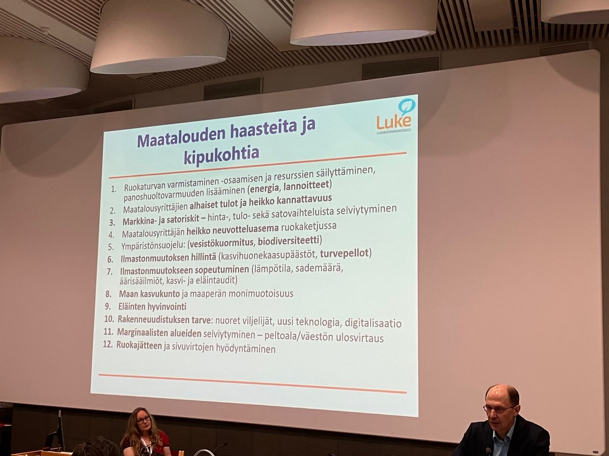 RistoLauhanen's tweet photo. #mtp22 @LukeFinland prof. Jyrki Niemi puhuu asiaa. https://t.co/JVlAnjMO6L