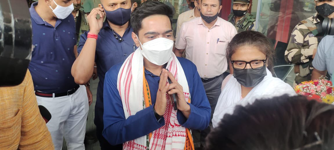 ttjpurbaburdwan's tweet photo. সময় এসে গিয়েছে পরিবর্তনের সাক্ষী হওয়ার! 

সর্বভারতীয় তৃণমূল কংগ্রেসের জাতীয় সাধারণ সম্পাদক @abhishekaitc কে আজ ত্রিপুরাবাসী জানাচ্ছেন উষ্ণ অভ্যর্থনা!

#AbhishekBanerjeeInTripura https://t.co/EMCzgK6LwX