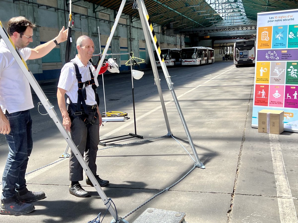 Keolis Way Week : nouvelle opportunité pour ⁦@klarrys⁩ de parler sécurité. Ateliers de sensibilisation et prévention, échanges sur les risques majeurs, et sur nos 10 règles d’or sécurité. Ce lundi au dépôt des Pins : simulation risque de chutes!