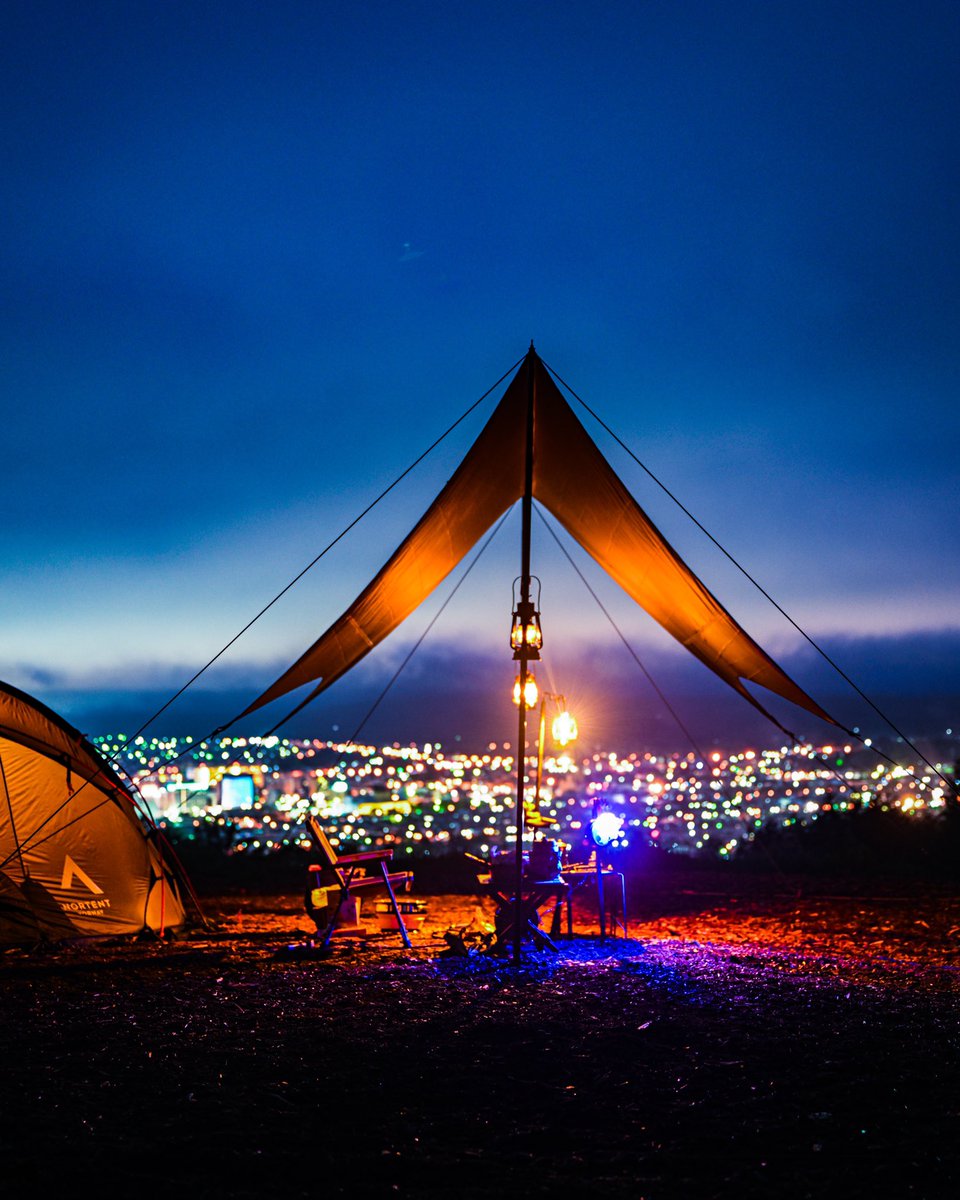 arrowcider's tweet image. 北海道で初のソロキャン。夜景の綺麗な北見市にあるサウスヒルズさんに行きました。雨の降る中一瞬、雲の切間に撮った夜景がめちゃくちゃ綺麗で…次は夕陽でリベンジするぞ。#キャンプ #ソロキャンプ #キャンプ好きな人と繋がりたい #キャンプ場 #北海道