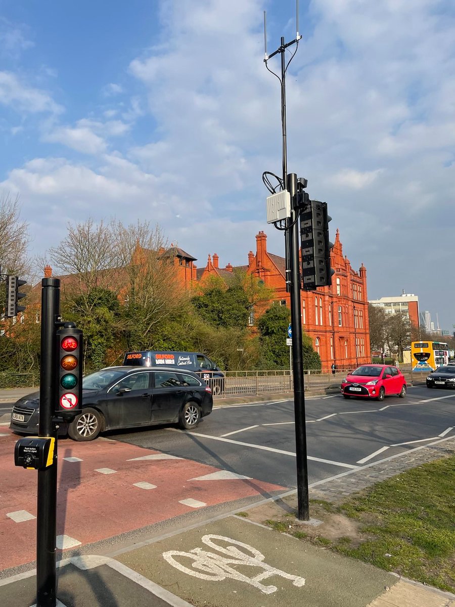 Weaver_Labs's tweet photo. Did you know that in the #SmartJunctions project we manage a 5G #OpenRAN network with 5 different suppliers? ⭐⭐⭐⭐⭐
This is possible thanks to the work done in #interoperability. We're moving fast towards #diversity and #openness
@accelleran @BenetelLtd @AttoCore https://t.co/RLmVX6kYBr