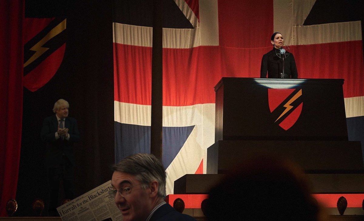 ApertureImage's tweet image. Spot the difference... #FascistCrime #PatelOut #JohnsonOut141 #ToriesPartiedWhilePeopleDied #PartygateCoverup #PartygateFines #NoJustice #ToryCriminalsUnfitToGovern #ToriesDevoidOfShame #ToriesOut