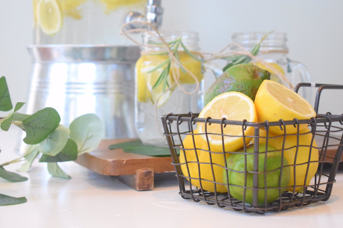 SEIFERTpr's tweet photo. Heute schon genug getrunken? Bei diesen sommerlichen Temperaturen empfehlen wir Infused Water - das ist lecker und gesund.￼ ￼Zu diesem erfrischenden Thema haben wir für @franke_group einen Blogbeitrag verfasst. https://t.co/kCJosg1ORV
.
#InfusedWater #Blogtime #SeifertPR https://t.co/bGnbtOV4OZ