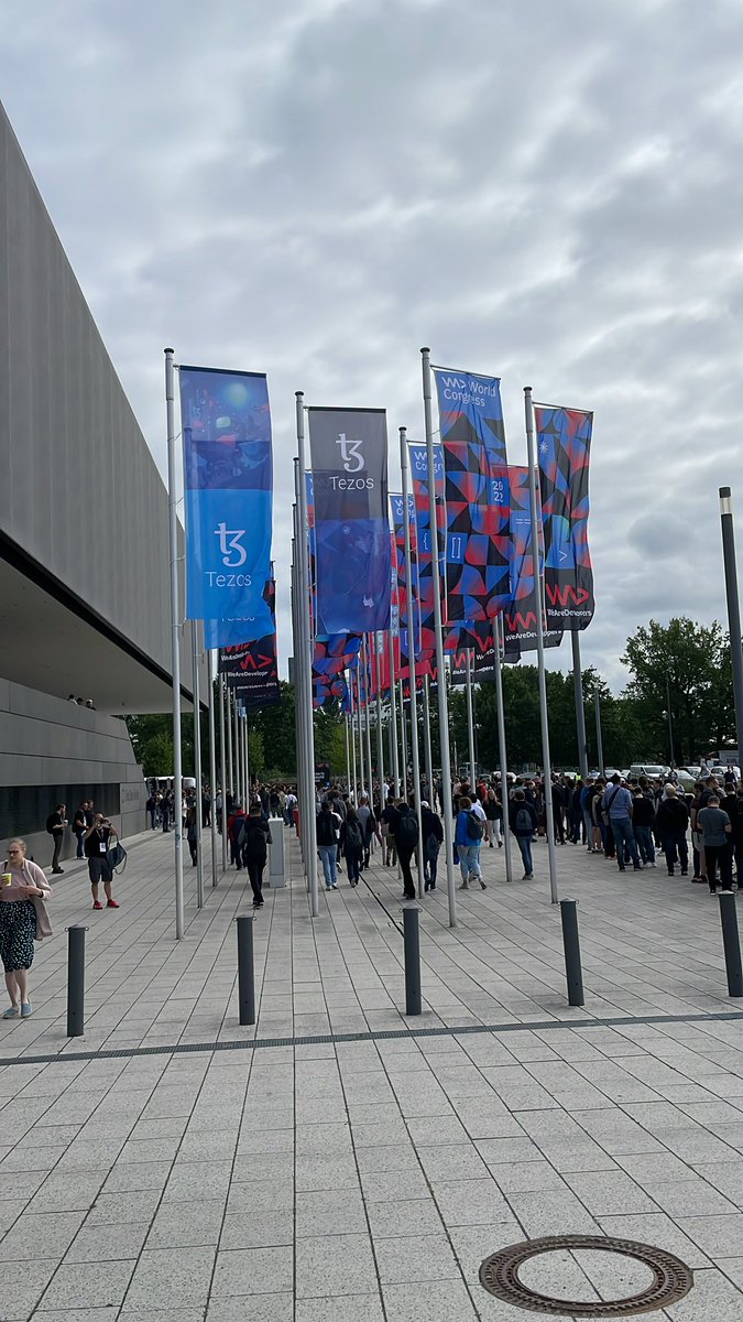 claudebarde's tweet photo. No one can miss that at @WeAreDevs 😄

#tezos https://t.co/6CjIbw3UdU
