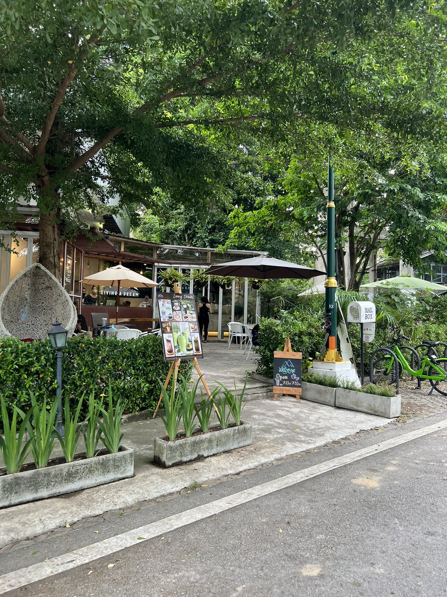 yuji288's tweet photo. 🥗☕️ อากาศช่างร้อน https://t.co/aZttsKw9A9