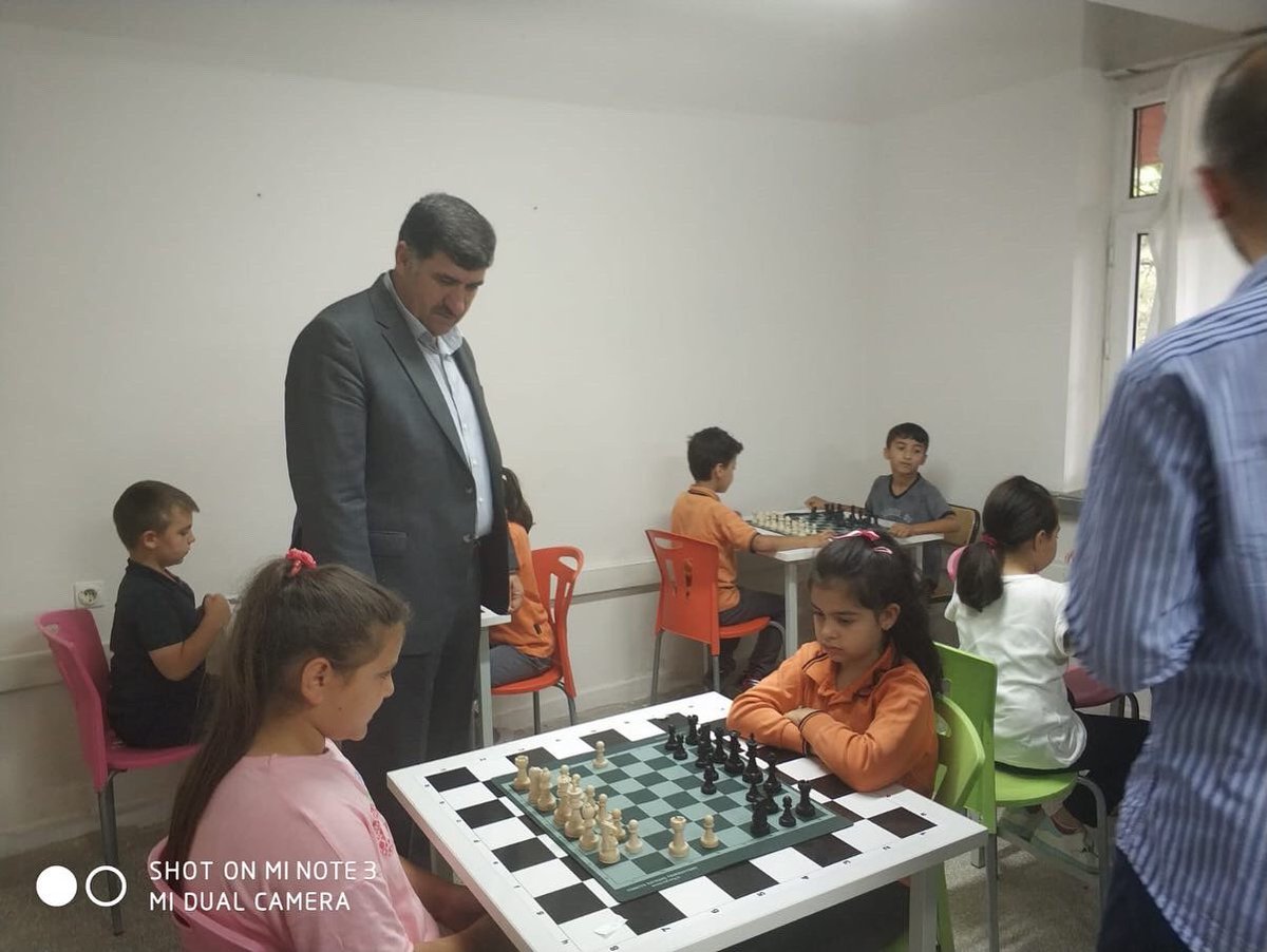 AlpuMem's tweet photo. İLÇEMİZDE SATRANÇ TURNUVASI DÜZENLENDİ
Alpu Halk Eğitimi Merkezimiz tarafından açılan Satranç kurslarına katılan öğrencilerimiz arasında turnuva düzenlendi. Turnuvada birinci olan Şehit Enis Yücel İlkokulu öğrencimiz Yusuf AK'ı tebrik ederiz. @pervin_tore @Kbrkaraal https://t.co/JmiIUvBlcA