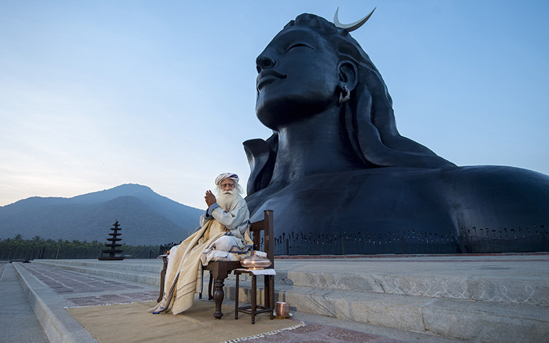 SadhguruJV's tweet photo. If you are not available to grace, no matter how much money you have, you will not live a beautiful life. This is not my curse – this is the way life works. #SadhguruQuotes https://t.co/WnY6gHQdGY
