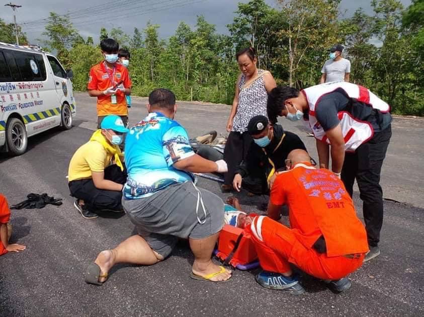 why_thahan's tweet photo. 🛵💂🏻พร้อมช่วยเหลือ ประชาชนในทุกโอกาส ทุกสถานที่
   
🪖ฉก.ทพ.35  เข้าช่วยเหลืออุบัติเหตุประชาชนรถจักรยานยนต์ล้ม บริเวณถนนหมายเลข 1175 หลักกิโลเมตรที่ 6 - 7 ต.ขะเนจื้อ อ.แม่ระมาด จ.ตาก

#ทหารมีไว้ทำไม https://t.co/xaBPBhgz2p