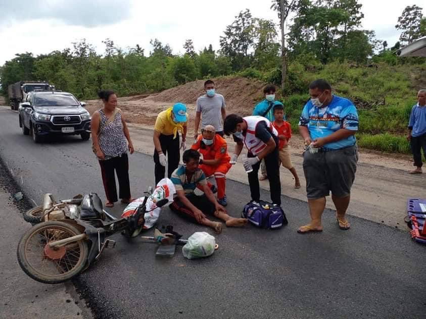 why_thahan's tweet photo. 🛵💂🏻พร้อมช่วยเหลือ ประชาชนในทุกโอกาส ทุกสถานที่
   
🪖ฉก.ทพ.35  เข้าช่วยเหลืออุบัติเหตุประชาชนรถจักรยานยนต์ล้ม บริเวณถนนหมายเลข 1175 หลักกิโลเมตรที่ 6 - 7 ต.ขะเนจื้อ อ.แม่ระมาด จ.ตาก

#ทหารมีไว้ทำไม https://t.co/xaBPBhgz2p