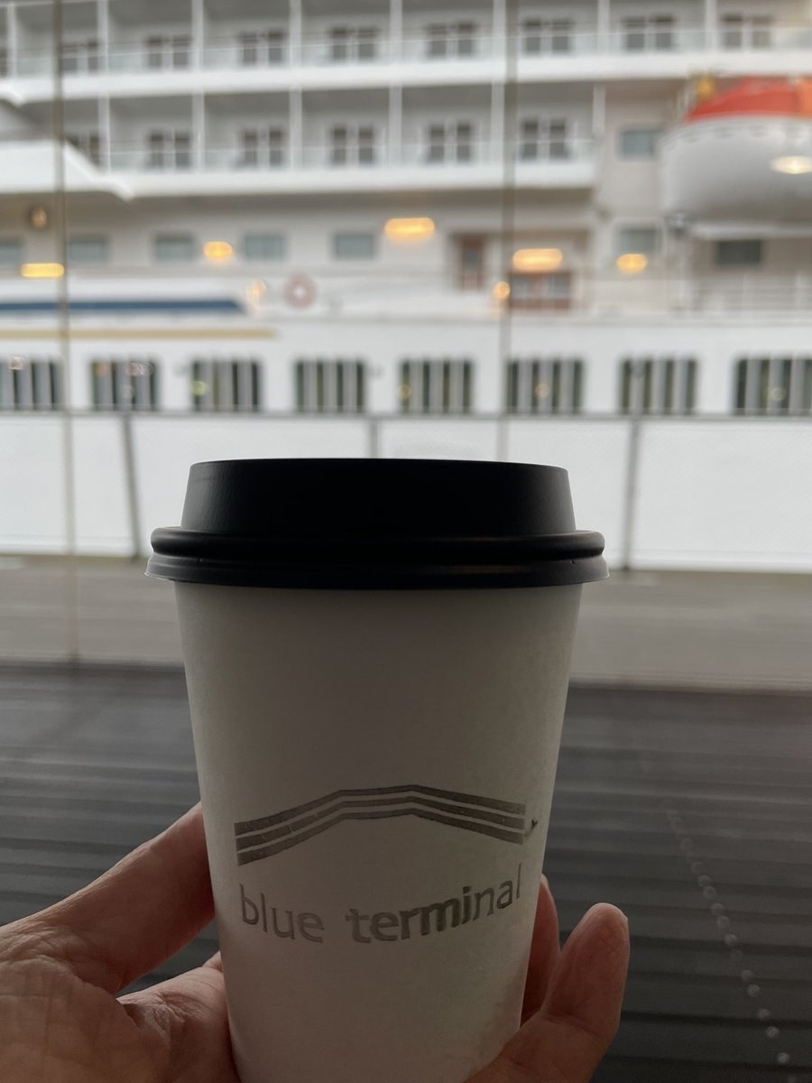 sanpojiji's tweet photo. #横浜
#ヨコハマ
#YOKOHAMA
#横浜港大さん橋国際客船ターミナル
#飛鳥II
#blueterminal
#コーヒータイム
飛鳥II、避難訓練なう。
雨止んだかな?
フォロワーさんに、会えるかなぁ^o^ https://t.co/fWXymh3lv0