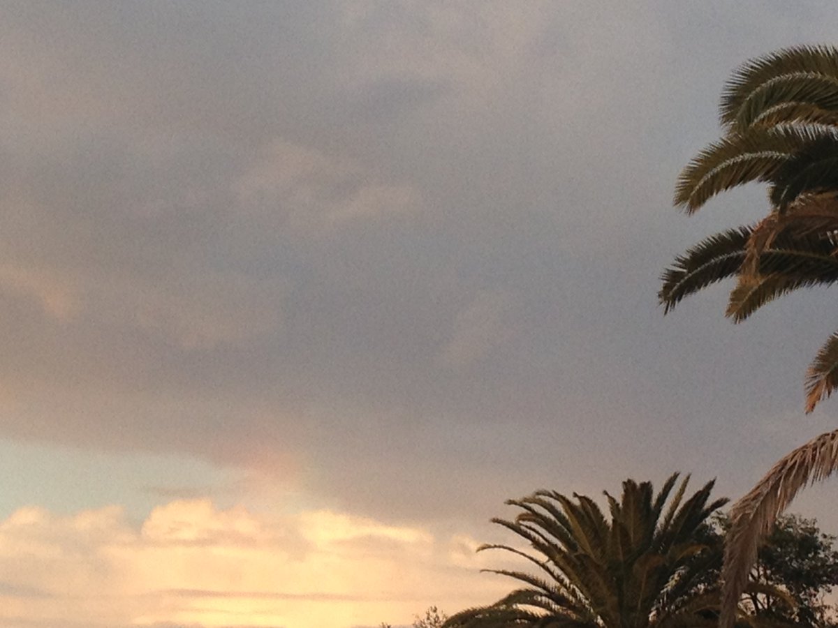 JeaneneHyles's tweet photo. a rainbow melding in the sunset reflections tonight #goldcoast #rainbow #sunset #inspo #adeisgnexcursion https://t.co/tM6EK8UVGG