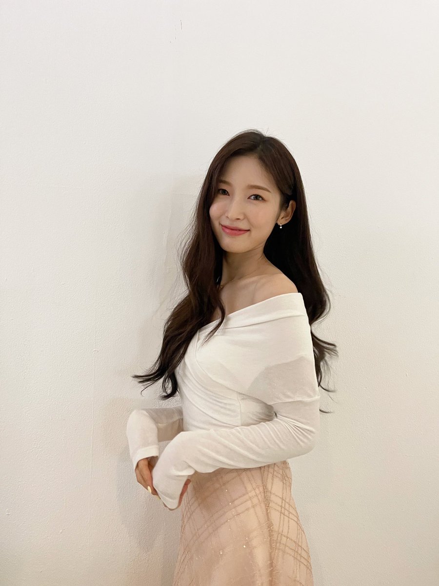 8_OHMYGIRL's tweet photo. [#OhTimes] 220614 드라마 '환혼' 제작발표회 📸

오마이걸 막내에서 진가네 막내딸로 ✨완 벽 변 신✨ '환혼'에서 '진초연' 역을 맡은 아린이에게 많은 사랑 부탁드리며, 앞으로 매주 주말 밤 9시 10분에 만나요😍💖

#오마이걸 #OHMYGIRL #OMG #아린 https://t.co/1QnK71PxTb