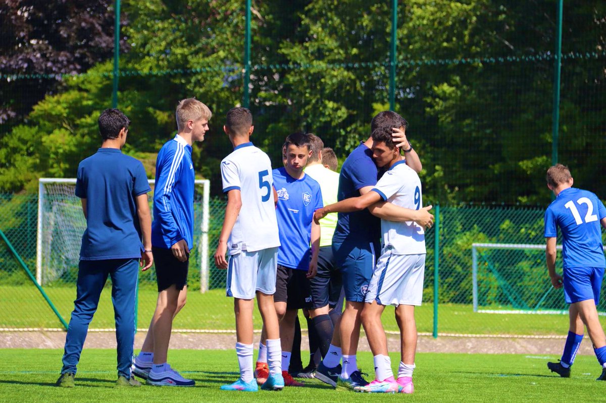 LerondAlexandre's tweet photo. Soleil🌞, Sourires😃 &amp; Football ⚽️, voici le contenu du week-end! 

Bon match des garçons en 1/4 de Coupe de Normandie U15 contre le @fcstlo ! 

#Football #Formation @HAC_Foot https://t.co/AVQFaMOZ7G