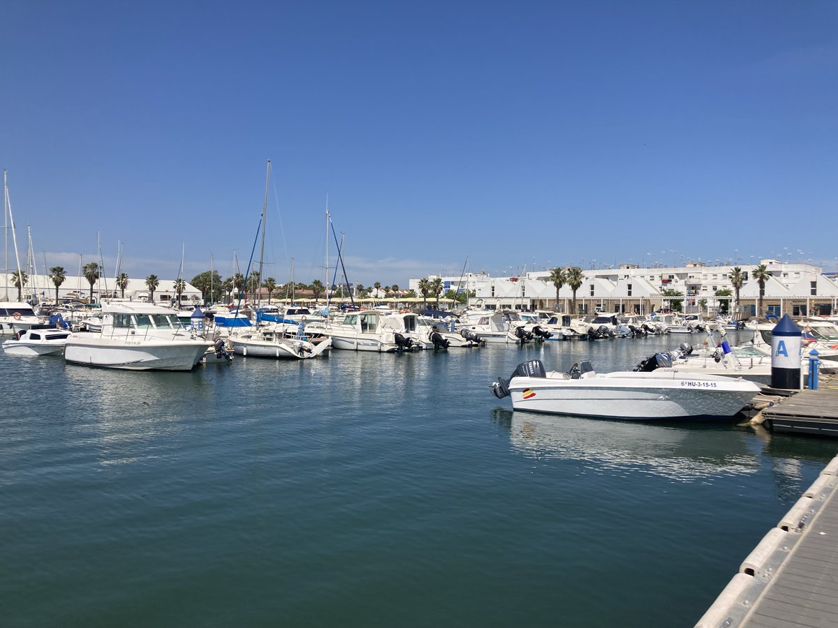 FomentoAND's tweet photo. ⚓️ #BuenosDías desde el puerto deportivo Marina Isla Canela, que este verano 🏖️ lucirá una de las siete banderas azules que ostenga la provincia de #Huelva.
Disfruta de nuestros puertos.
#BanderasAzulesAND 🟦 #Turismo https://t.co/sTpAypxgP1