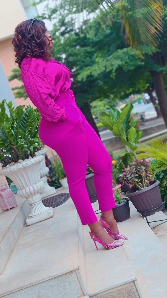 Lexanyi's tweet photo. Hey!😘 Don't be embarrassed of your struggles, everyone struggles with different things in Life.
Don't be pressured to feel its just you with struggles. 

Good Morning 💥♥️
#Tuesdayvibe #Ootd #OotdStyle https://t.co/sWB54QC6rz