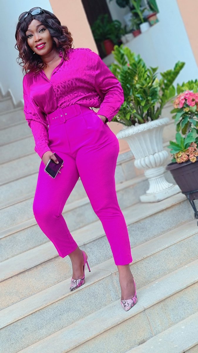 Lexanyi's tweet photo. Hey!😘 Don't be embarrassed of your struggles, everyone struggles with different things in Life.
Don't be pressured to feel its just you with struggles. 

Good Morning 💥♥️
#Tuesdayvibe #Ootd #OotdStyle https://t.co/sWB54QC6rz