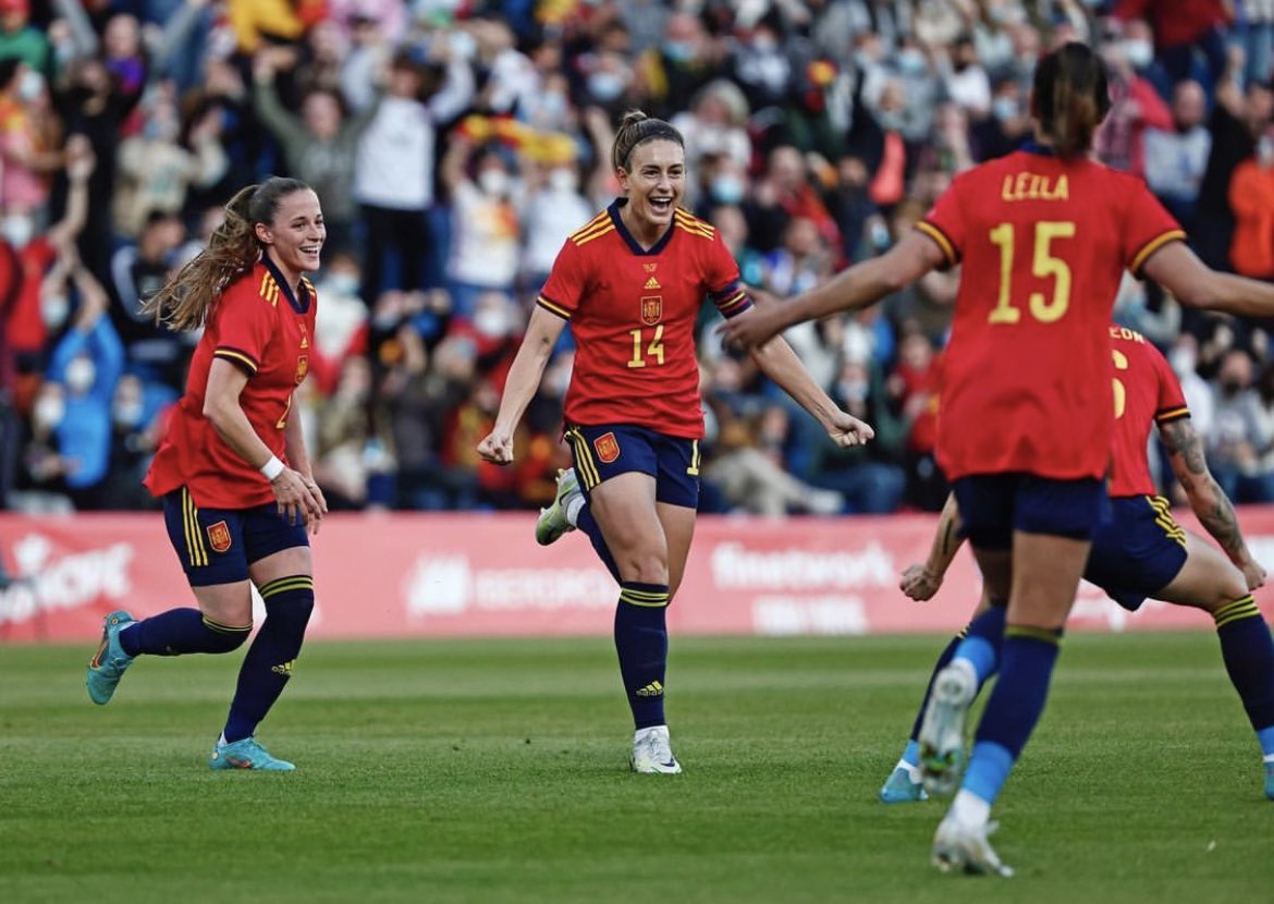 anaislopez23's tweet photo. La Asociación de Futbolistas Españoles ha exigido a la Real Federación Española de Fútbol la igualdad de dietas económicas en las selecciones españolas absoluta y de categorías inferiores.

¿Por qué? Dentro hilo de la 𝐯𝐞𝐫𝐠𝐮̈𝐞𝐧𝐳𝐚👇🏻 https://t.co/wnzdHnWTMN
