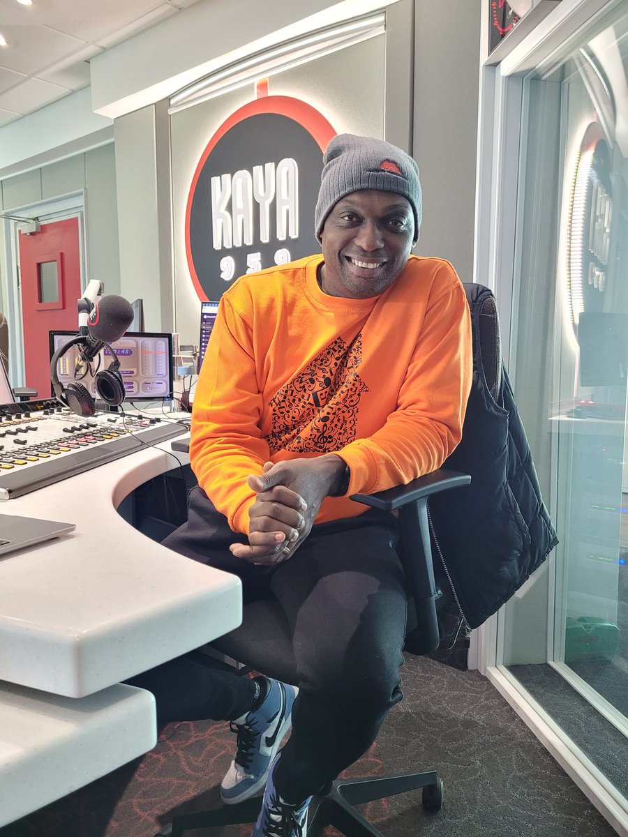 KayaOnAir's tweet photo. Good Moro! Welcome to #TheBestTInTheCity with @tboseZA.
Last year we spoke about #DatingAWidow or widower? Today we catch up.
Widow/widower: Are you finding love? Any challenges? https://t.co/Dka9rQ5uNe