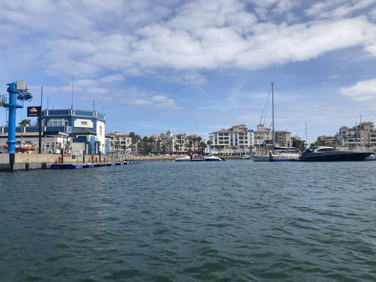 FomentoAND's tweet photo. ⚓️ #BuenosDías desde el puerto deportivo Marina Isla Canela, que este verano 🏖️ lucirá una de las siete banderas azules que ostenga la provincia de #Huelva.
Disfruta de nuestros puertos.
#BanderasAzulesAND 🟦 #Turismo https://t.co/sTpAypxgP1