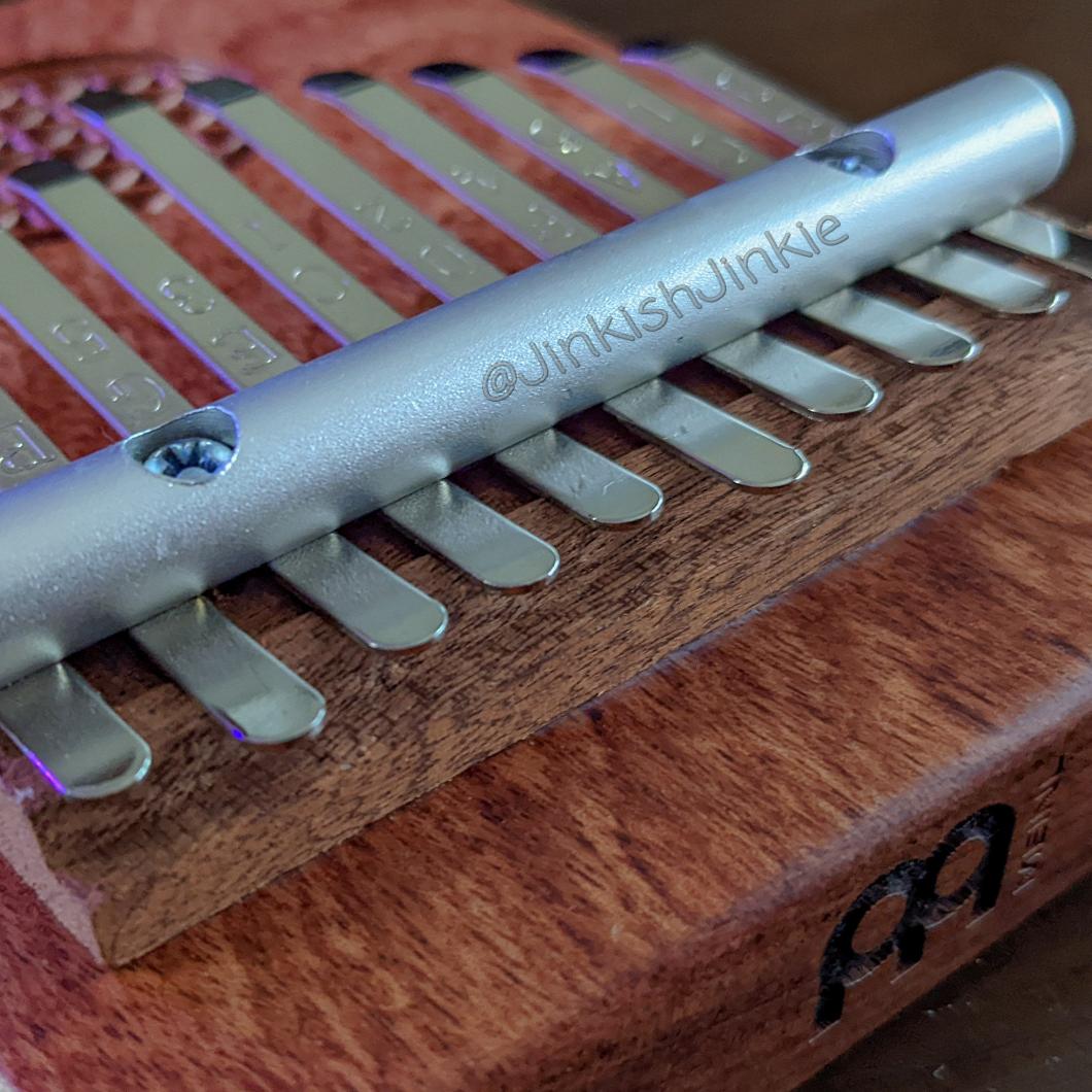 JinkishJinkie's tweet photo. #MEINL #10key #Kalimba 来た🎊
在庫品の顔見て決めたのに、工作精度が悪かった😭
音は良い👍
#マイネル 10キーは、BOX、ソリッド、どちらもとても良い👍 #KalimbaMagic の10キーよりも良い👍
Boxの17キーも良い👍
十分な練習でけへんのになぁ😅 https://t.co/rae0OHZJCH