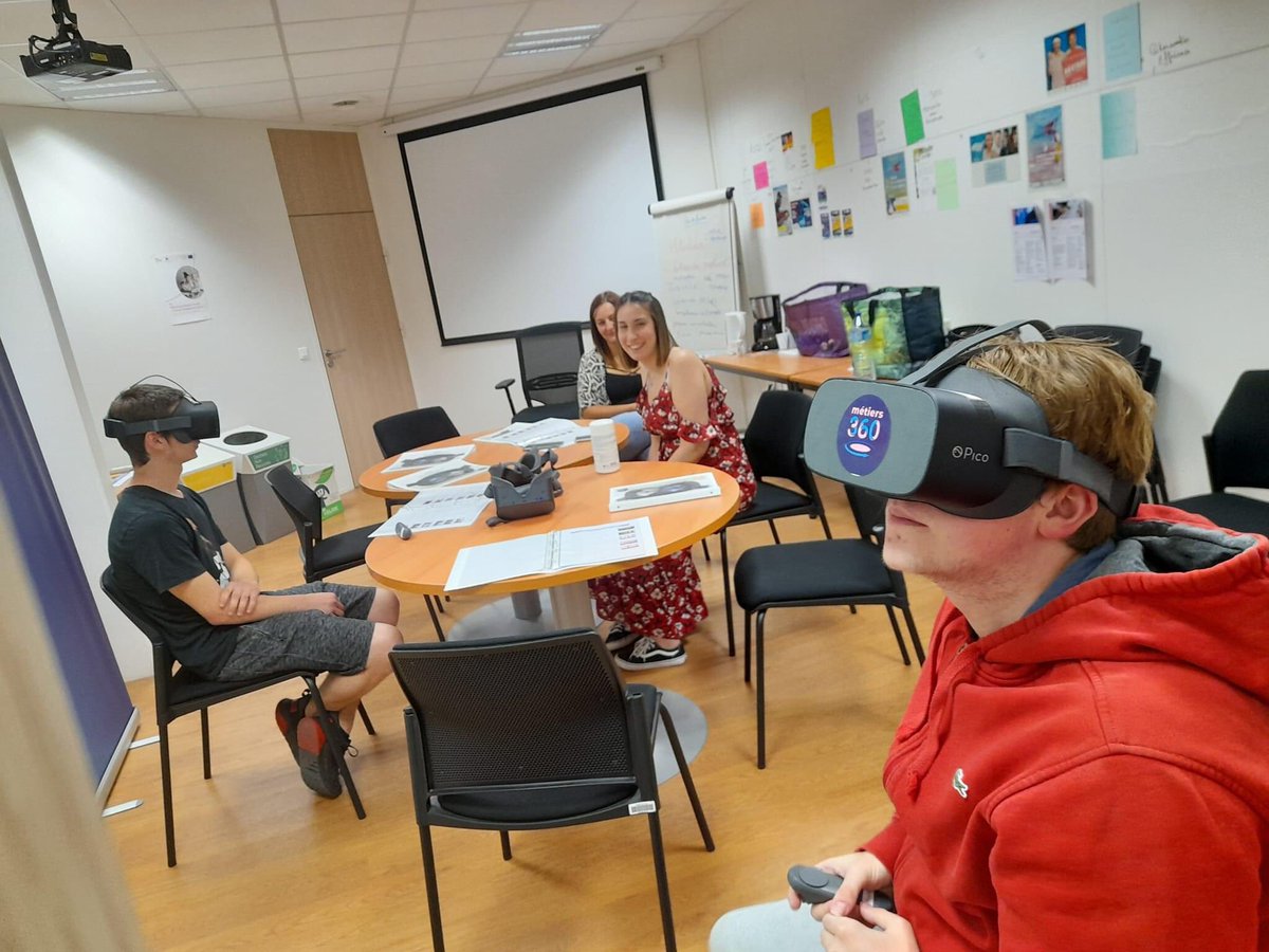 Eva DADZIE (@evadadziepro) on Twitter photo Atelier casques virtuels à @poleemploi_HDF Maubeuge Gare 🥸 pour les jeunes du #CEJ
Découverte des métiers à 360° grâce à <a href="/FabMobMaubeuge/">FabMobEmploi Maubeuge</a> 🙂
Métiers du patrimoine, de la santé, de l'industrie, de la restauration, de l'insertion, ... 160 possibilités à explorer 😜 Atelier casques virtuels à @poleemploi_HDF Maubeuge Gare 🥸 pour les jeunes du #CEJ
Découverte des métiers à 360° grâce à <a href="/FabMobMaubeuge/">FabMobEmploi Maubeuge</a> 🙂
Métiers du patrimoine, de la santé, de l'industrie, de la restauration, de l'insertion, ... 160 possibilités à explorer 😜