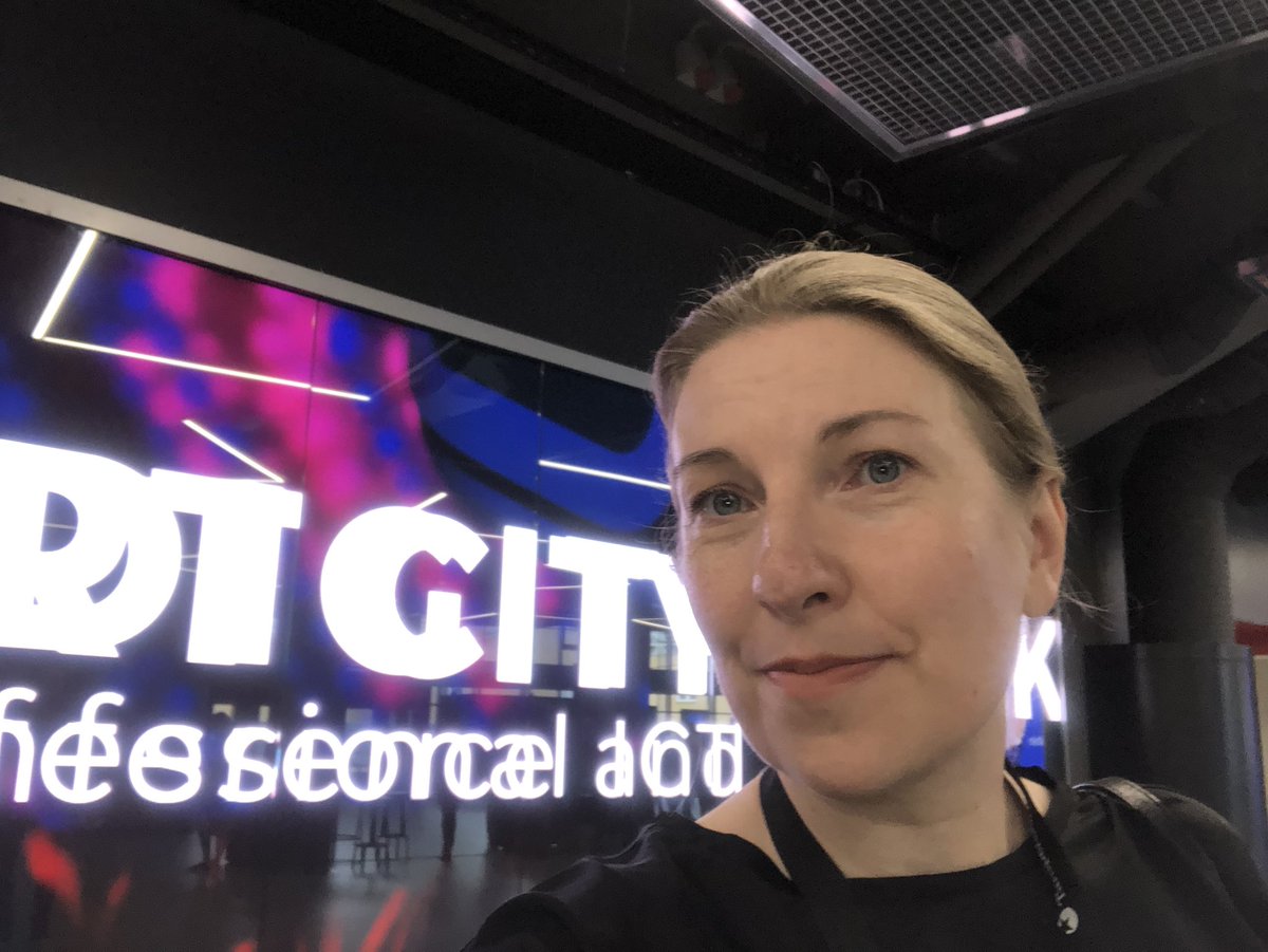 Tule nykäisemään HEViä hihasta, jos haluat jutella kaupunkiyhteistyöstä kanssamme #tscw2022  t. Saana 😊 #innokaupungit #HEVinnovations