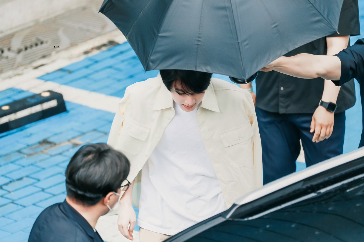 ALittleBraver92's tweet photo. 220613 #방탄소년단진 #김석진 #석진 #진 #BTSJIN #JIN @BTS_twt https://t.co/WAuUZrLlmz