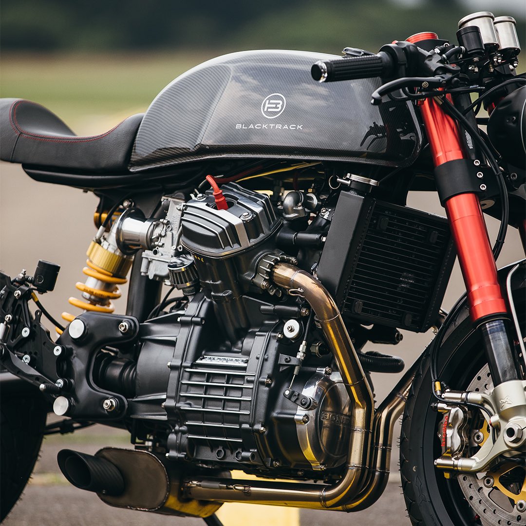 Three years after the creation of the Blacktrack label, our founder, Sacha Lakic, decided to create a unique version of the BT01 Cafe Racer: the BT01 Carbon.

It is an ode to the DNA of the brand with its unique character. 

#caferacer #caferacerstyle #caferacerculture #moto