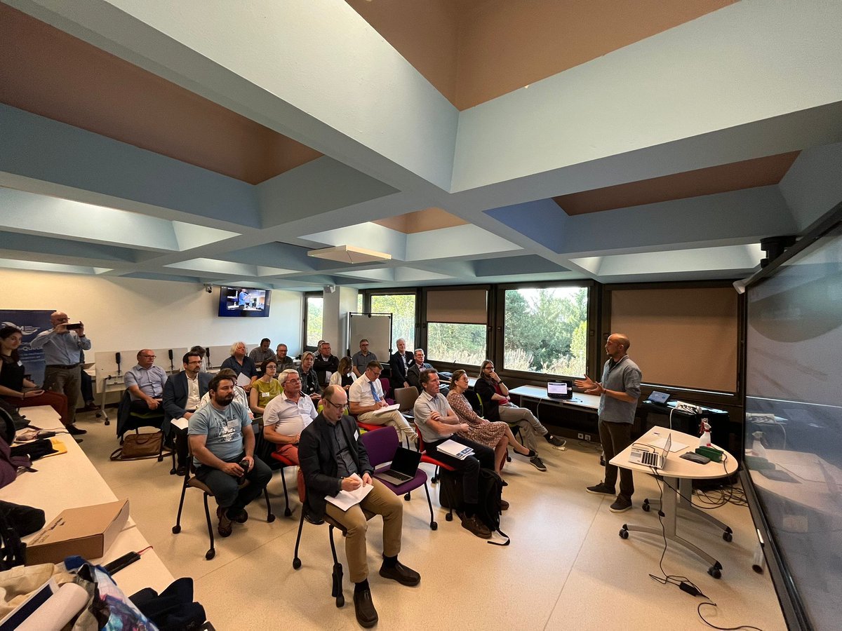 IFQMer's tweet photo. 🔴#NotreFuturIFQM recap J1: #arctique, cadre légal des #objetsautonomes, #algues, #IMTA #fluxlogistiques, rôle des #professionnels...Clément de #StratégieMer @EtLittoral dresse le bilan des priorités identifiées/confirmées sur les6⃣thèmes par +60 participants présents/en ligne https://t.co/42xxUpgmqx