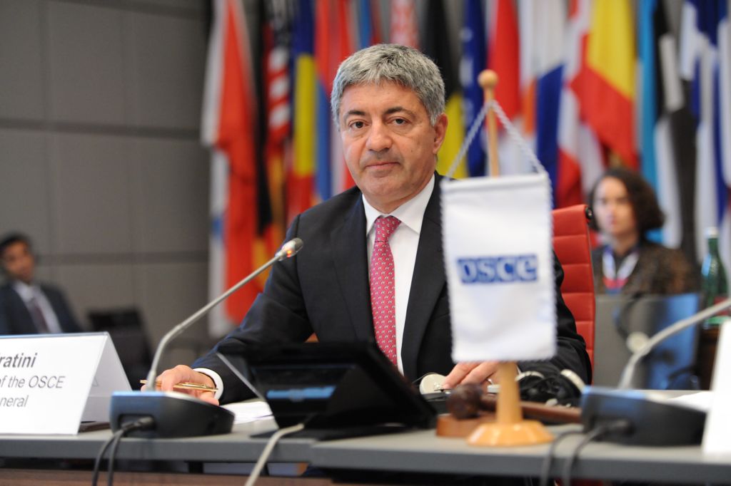 diplofrat's tweet photo. Diplomazia #multilaterale, principio del #consenso e concetto onnicomprensivo della #sicurezza: questa è l'@OSCE. Ne parlo oggi alle 16 @Radio24_news.
Ascolta l'episodio qui: https://t.co/hbC2JEoO5n
@ItalyatOSCE https://t.co/EKVHajua4B