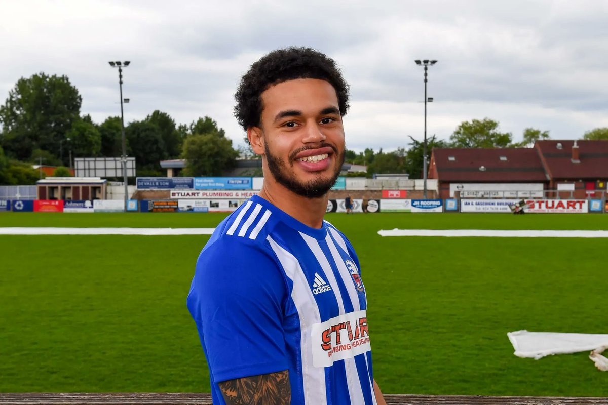 NuneatonTFC's tweet image. 𝗥𝗘𝗔𝗗𝗬 𝗧𝗢 𝗠𝗔𝗞𝗘 𝗛𝗜𝗦 𝗠𝗔𝗥𝗞 ❌

Welcome back, Chukwuemeka Beejer! 🙌

#BackTheBoro
