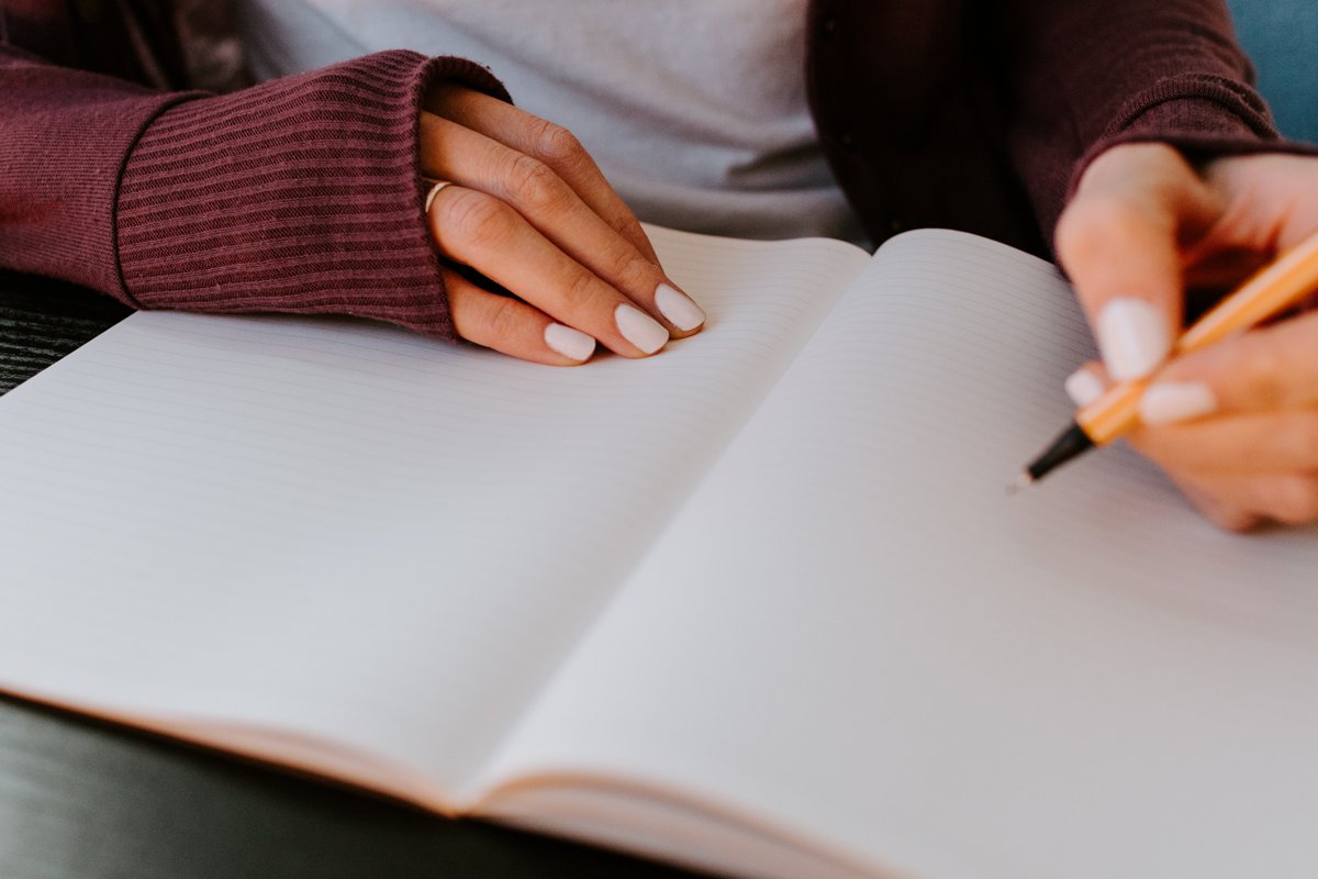 leedsbeckett's tweet photo. In her latest blog, @LeedsBeckettSU President Lucy MacDonald shares how journaling has helped her wellbeing and why it can help others too. 

Find out more👇 #OneThingForWellbeing #MentalHealth 
https://t.co/1qdZEeIi84 https://t.co/a26ghnQlVJ