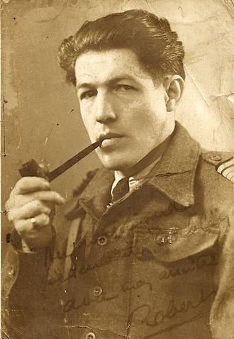Un épicier de 30 ans. Qui ne fut que matelot pendant son service. Mais qui à l'été 1944 lancera ses 2 000 hommes du maquis Surcouf dans la bataille de Normandie. La paix revenue, il offrira son commerce à une famille qu'il jugera plus dans le besoin que la sienne. Robert Leblanc.