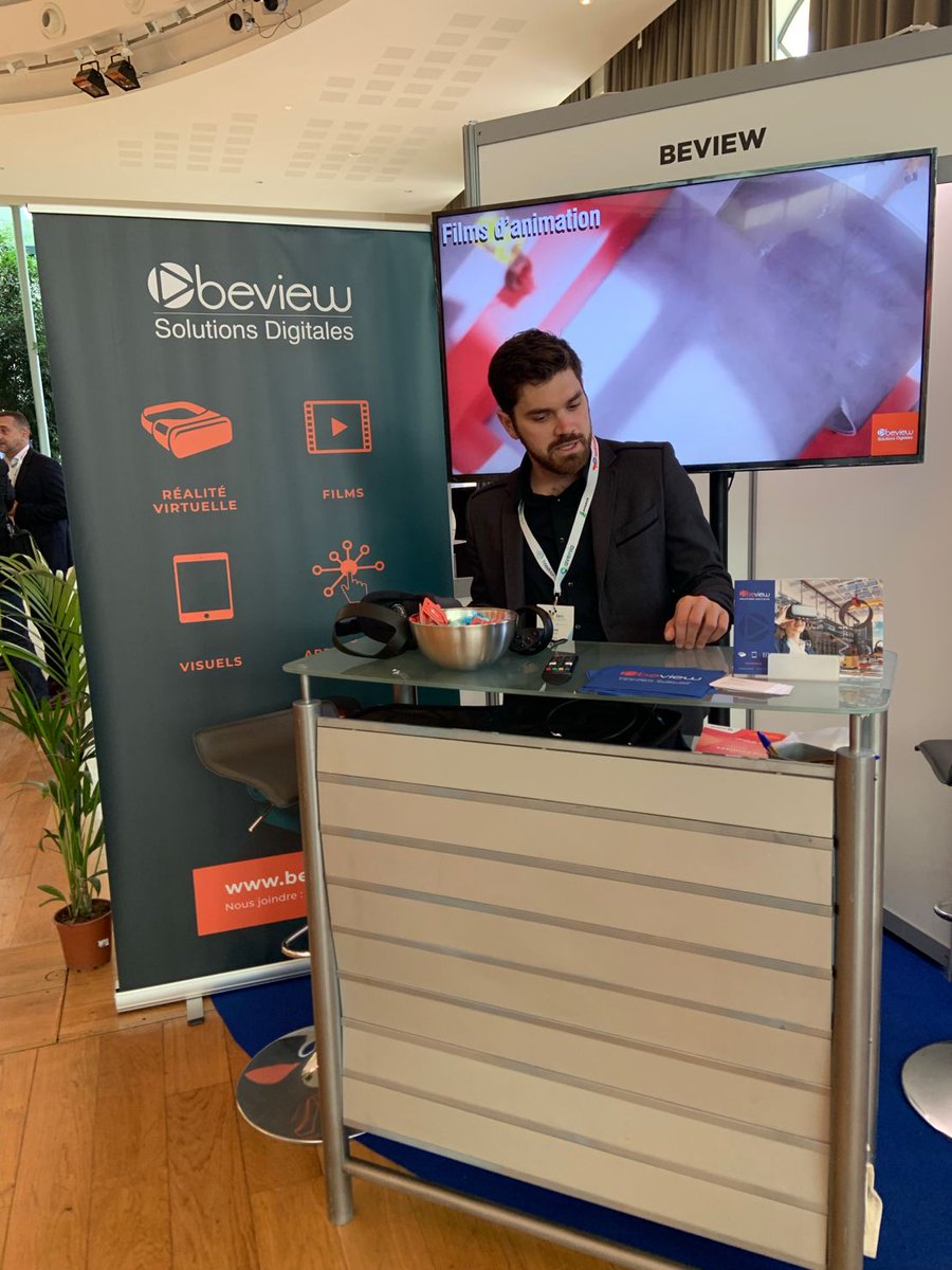AgenceBeview's tweet photo. La Team #Beview en direct du salon #Geodays2022 @PoleAvenia ! https://t.co/MS53gBJEeK
