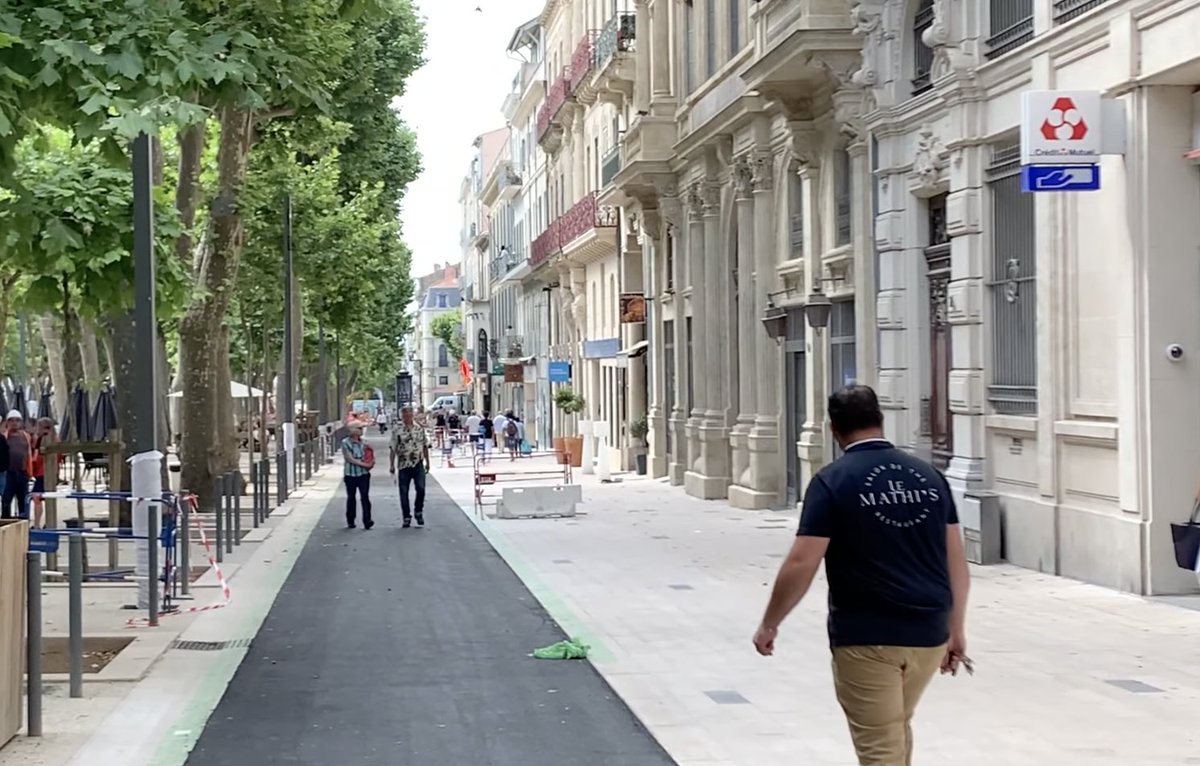 ecom_news's tweet photo. 🌅 #Béziers : Comment la cité a réussi sa mutation pour redevenir une ville attractive ? Interview #video exclusive de son Maire @RobertMenardFR. https://t.co/KFYwieyM2K #RobertMenard @VilleDeBeziers @Agglo_Beziers https://t.co/RR1C43Al4y