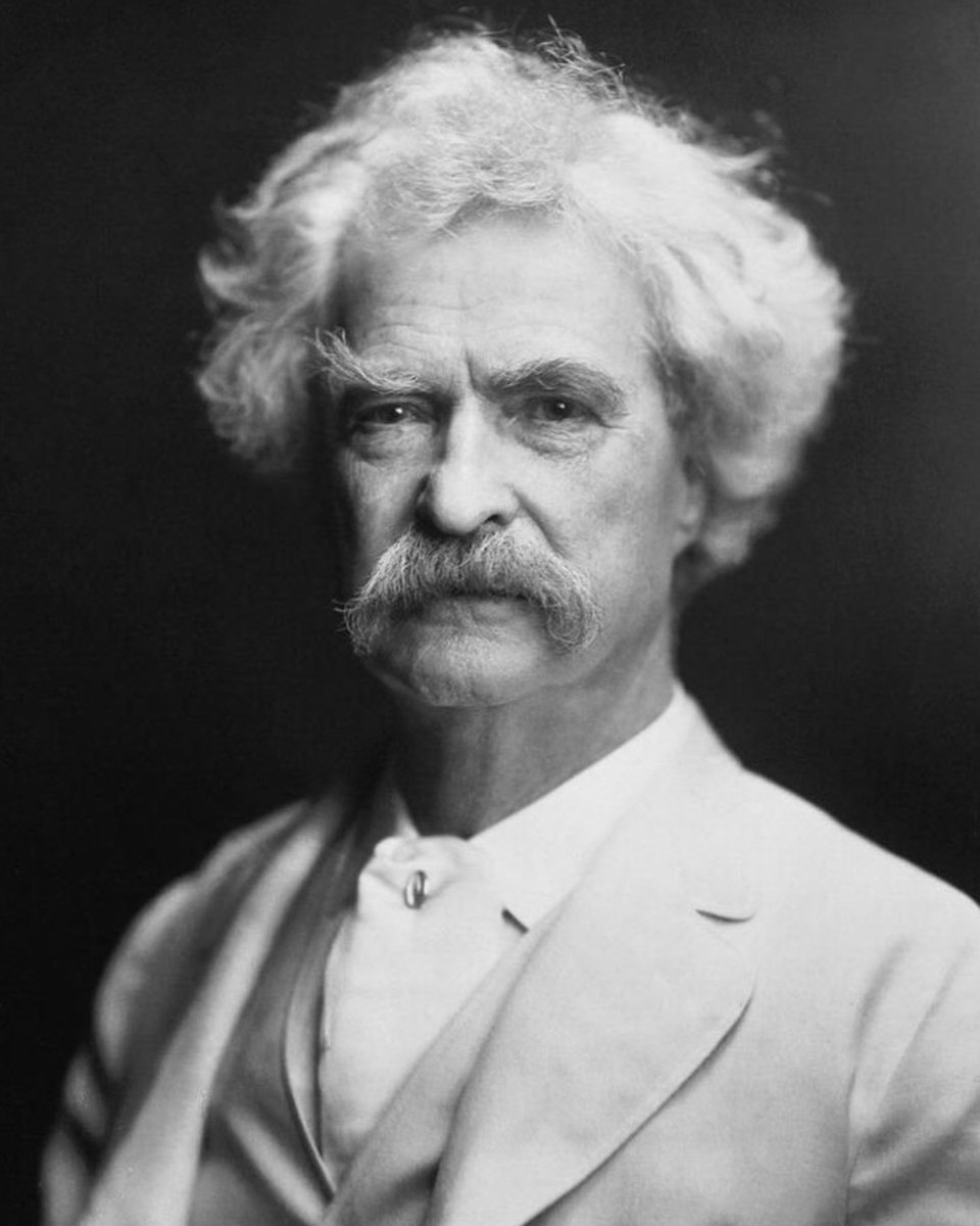 مارك توين:

 الحبّ كالقهوة إذا أكثرتَ منه منعك من النوم.