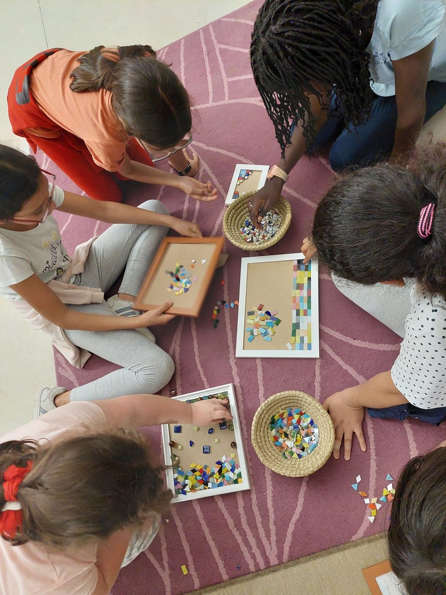 museudemanresa's tweet photo. 🧩Creacions amb llums, formes i figures! Són els resultats de les activitats lúdiques inspirades en l’enginyeria i l’arqueologia adreçada a infants, que el programa Accions Integradores -@UManresa ens va presentar en el marc del #DIM22.
#CreadorsMW #MuseumWeek2022 https://t.co/aHxBfHOmL7